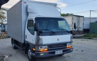 Selling White Mitsubishi Fuso 2006 in Pasig